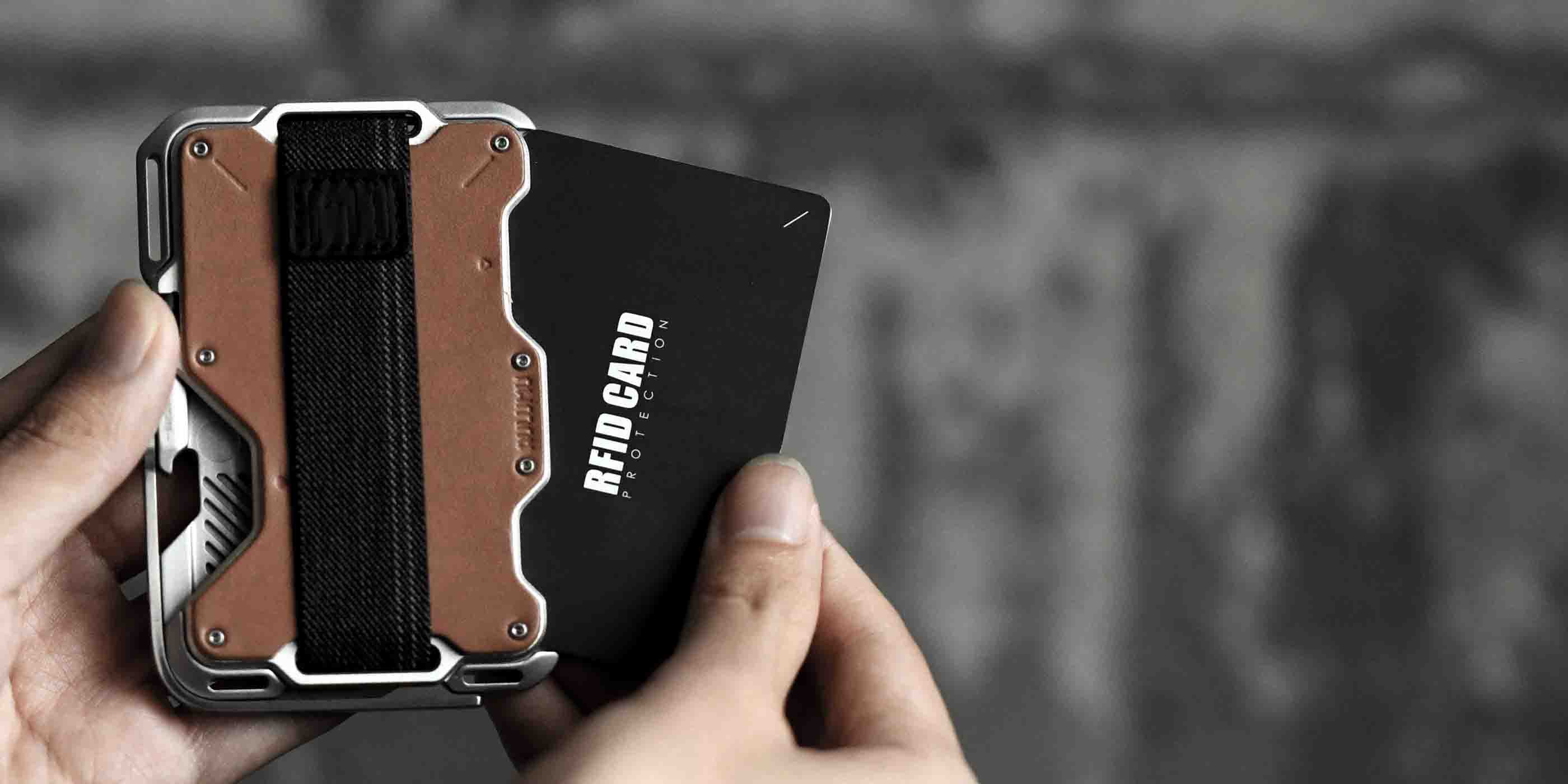 AULUMU G03 leather metal wallet with RFID card showing contactless protection