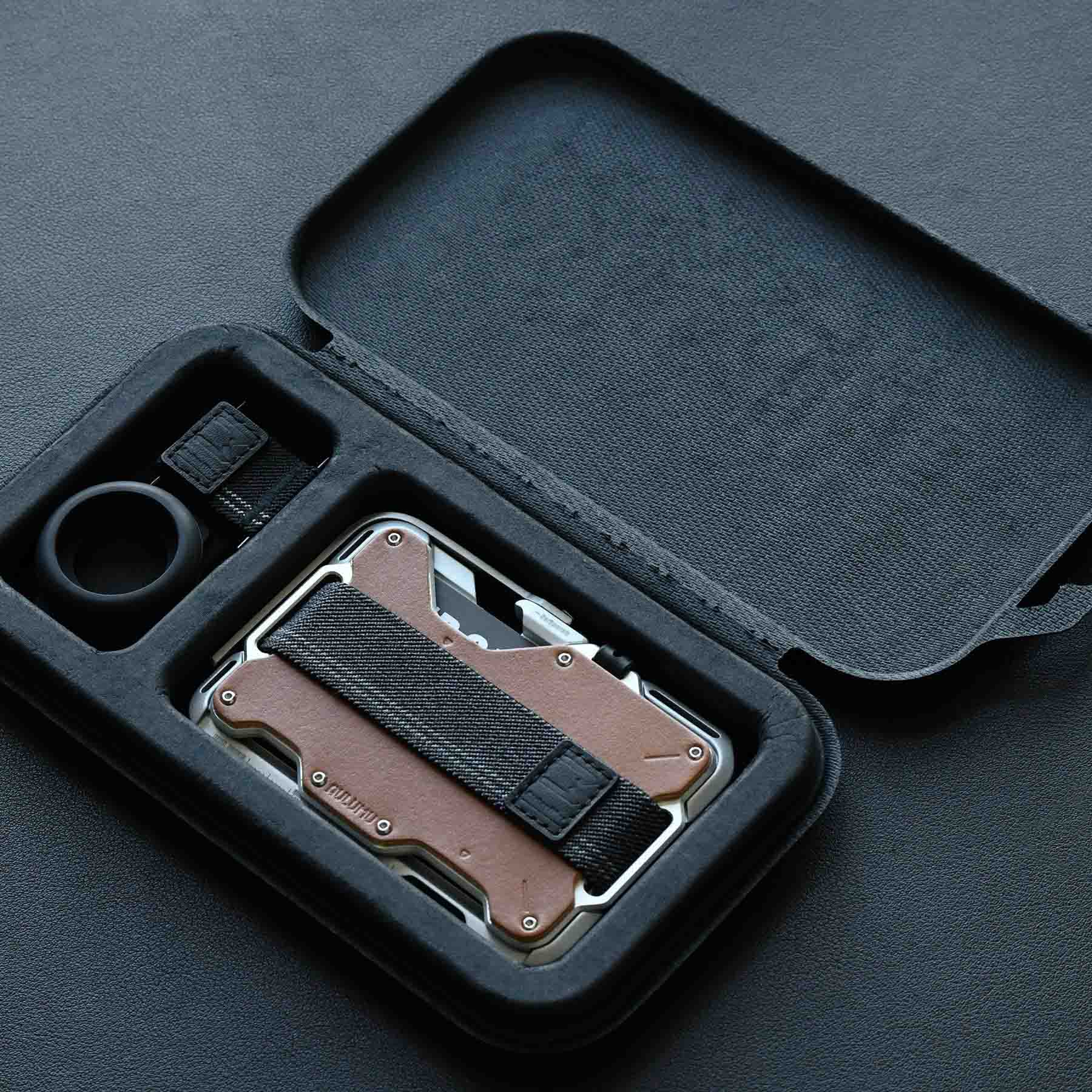 AULUMU G03 multi-tool magnetic metal wallet in protective travel case packaging