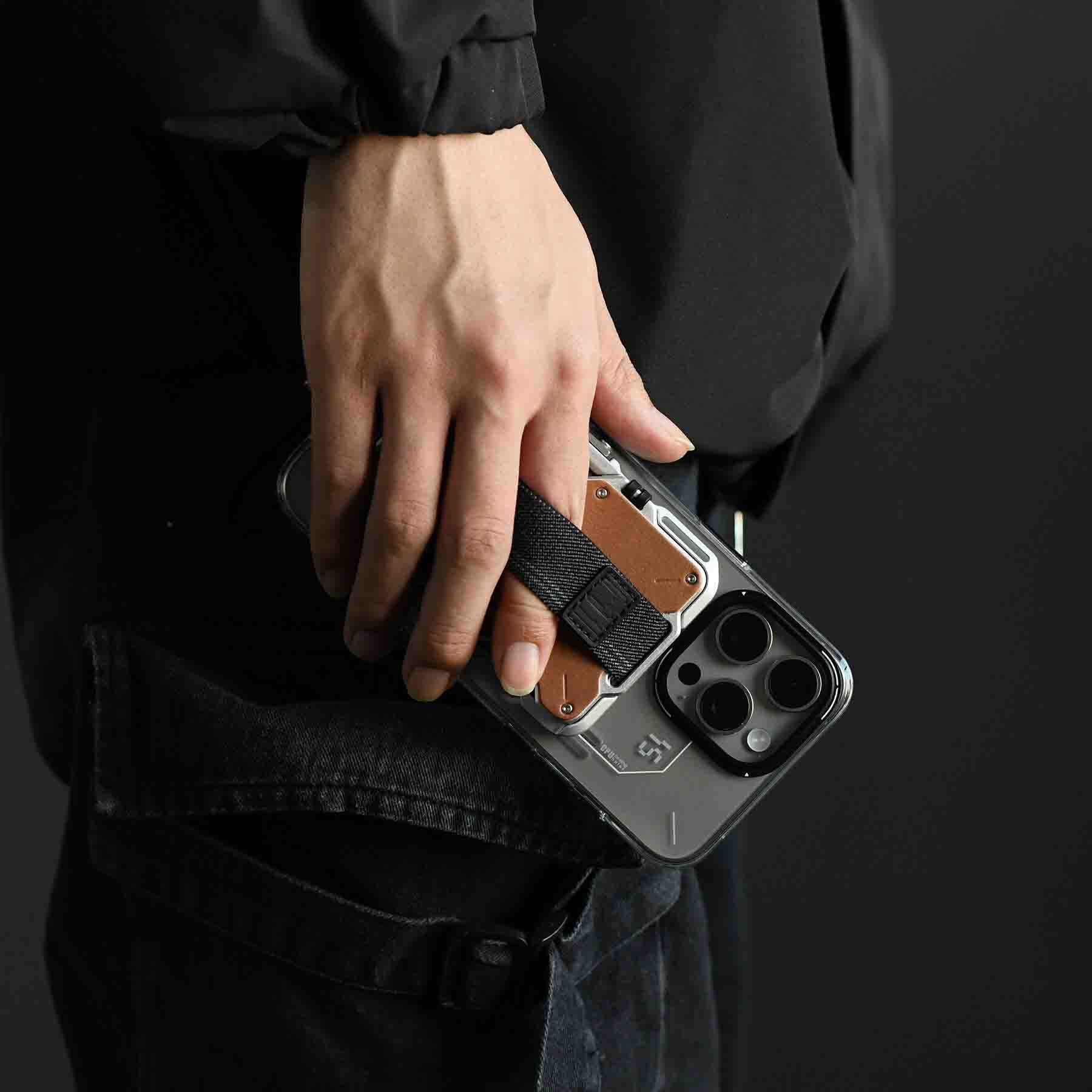 AULUMU G03 magnetic metal wallet attached to iPhone for everyday carry