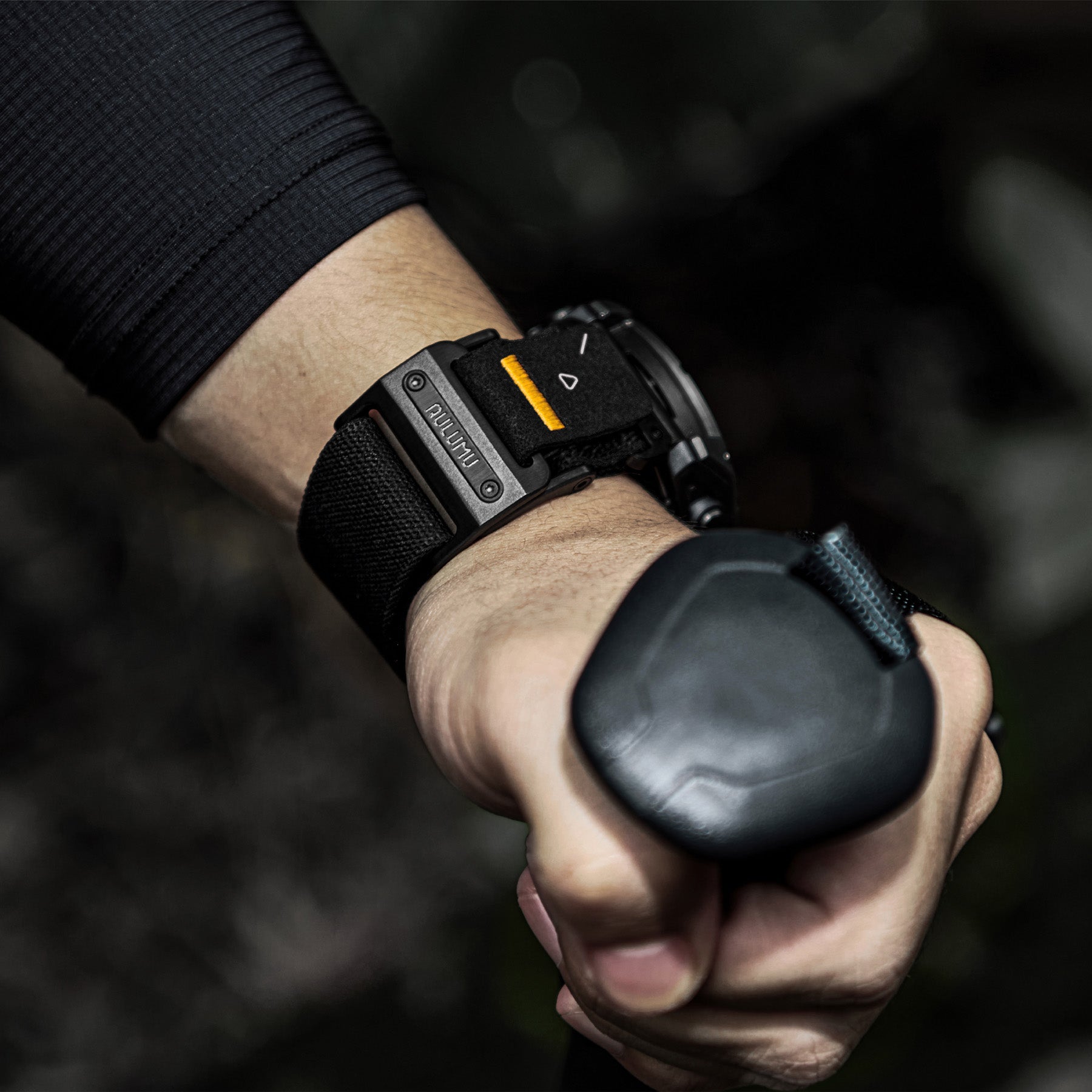 AULUMU C11 Mag Buckle Slim Band worn during outdoor hiking with trekking pole