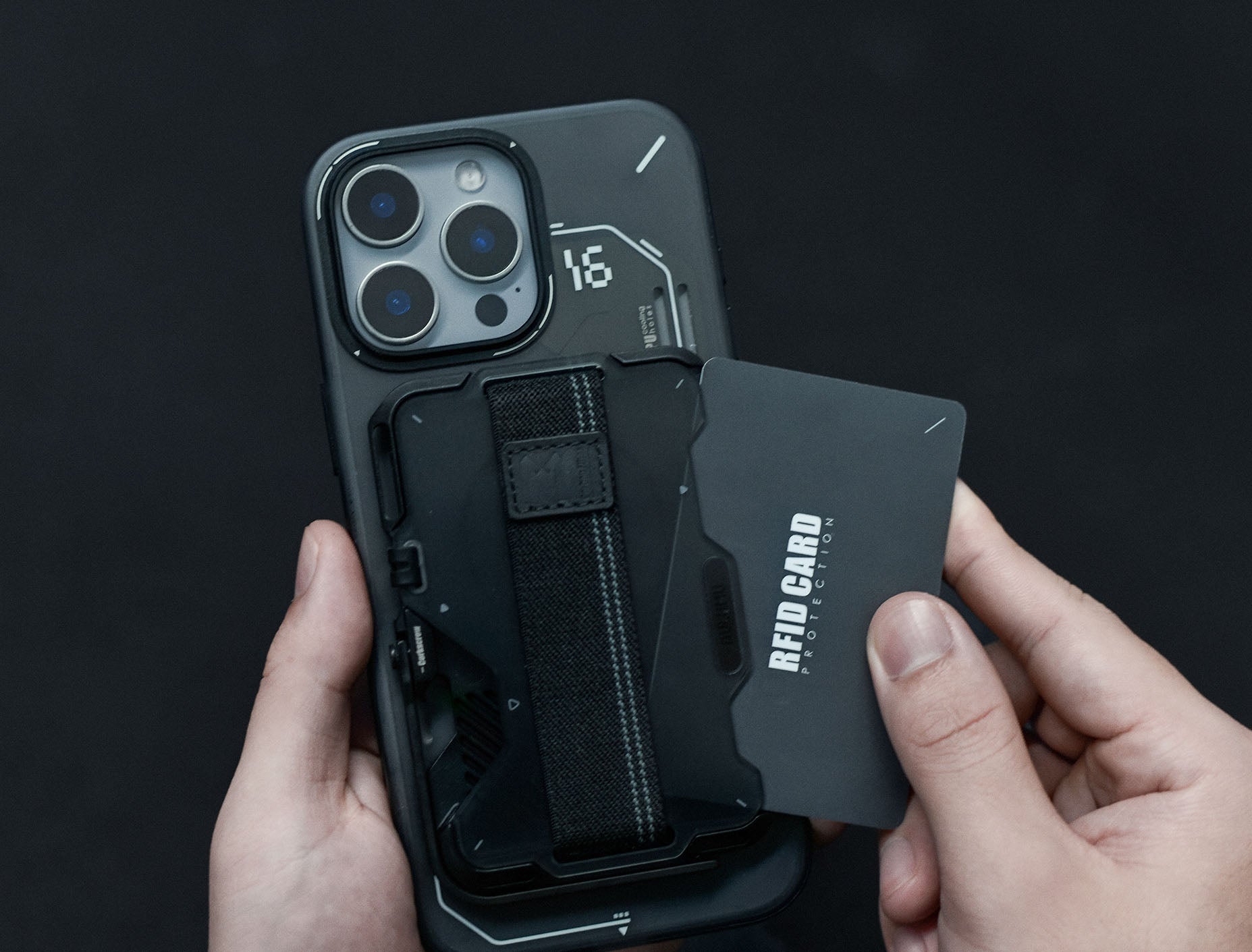 Card being pushed out through the finger slot of the AULUMU G03 frosted wallet for smooth access
